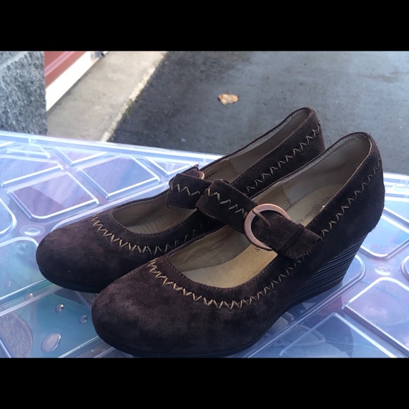 Soffspots Chocolate Suede Mary Jane Shoes Size 6M - Picture 3 of 10